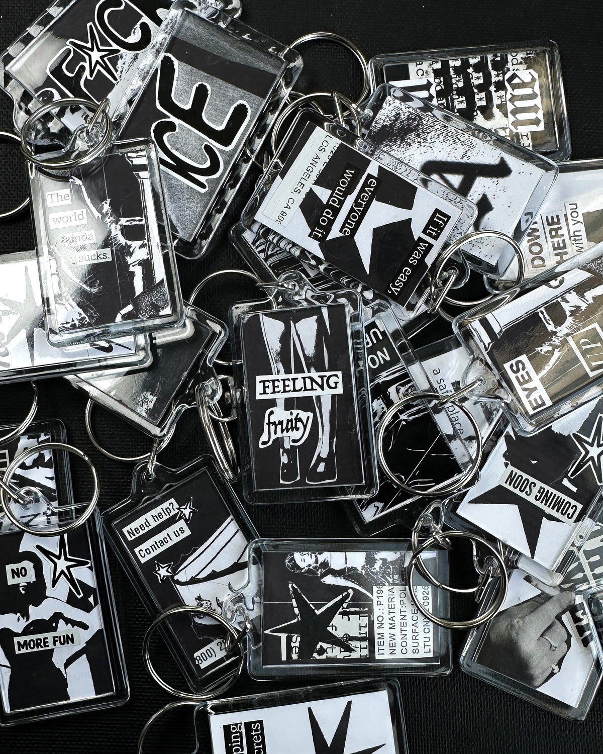 COLLAGE KEYCHAIN - random
