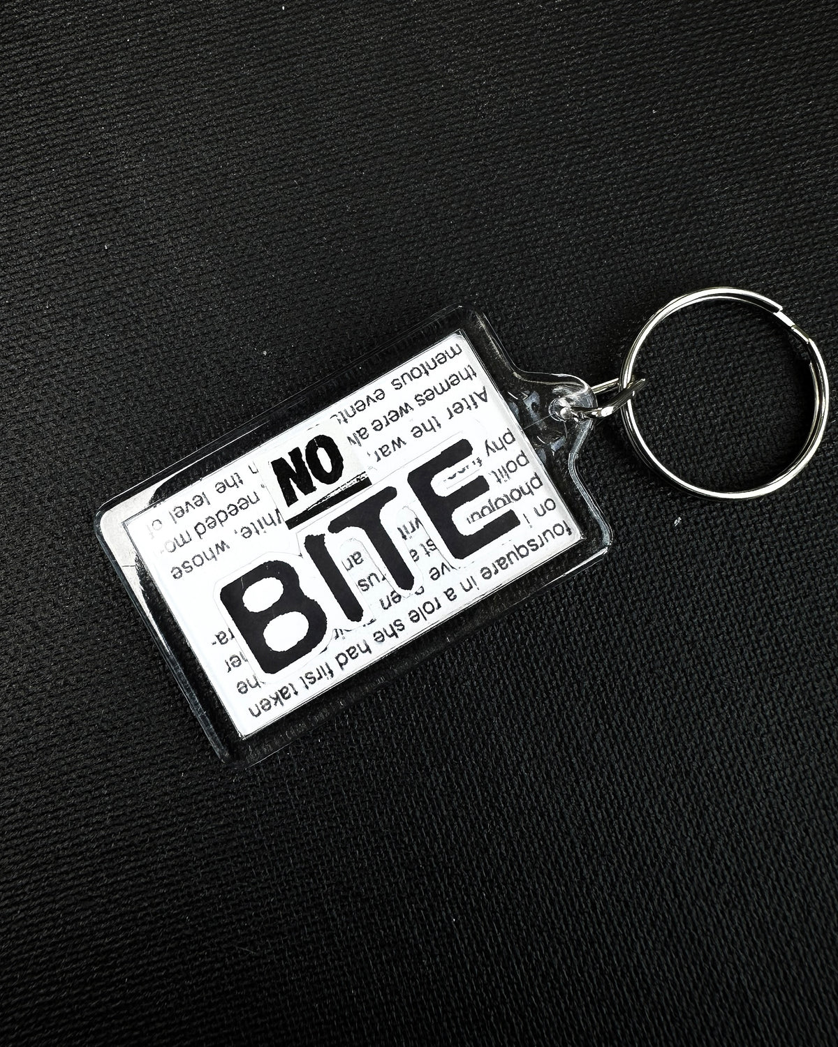 COLLAGE KEYCHAIN - random