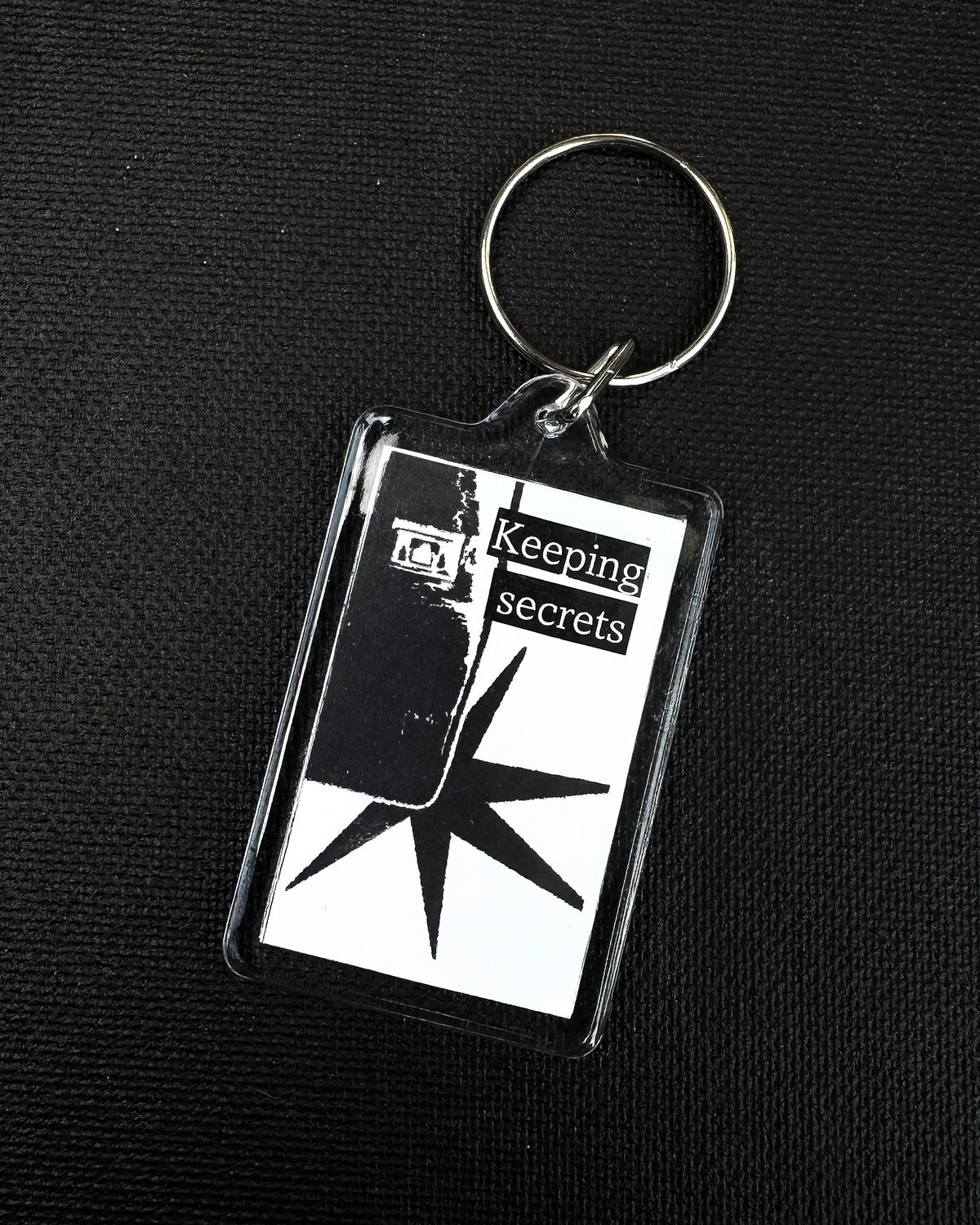 COLLAGE KEYCHAIN - random