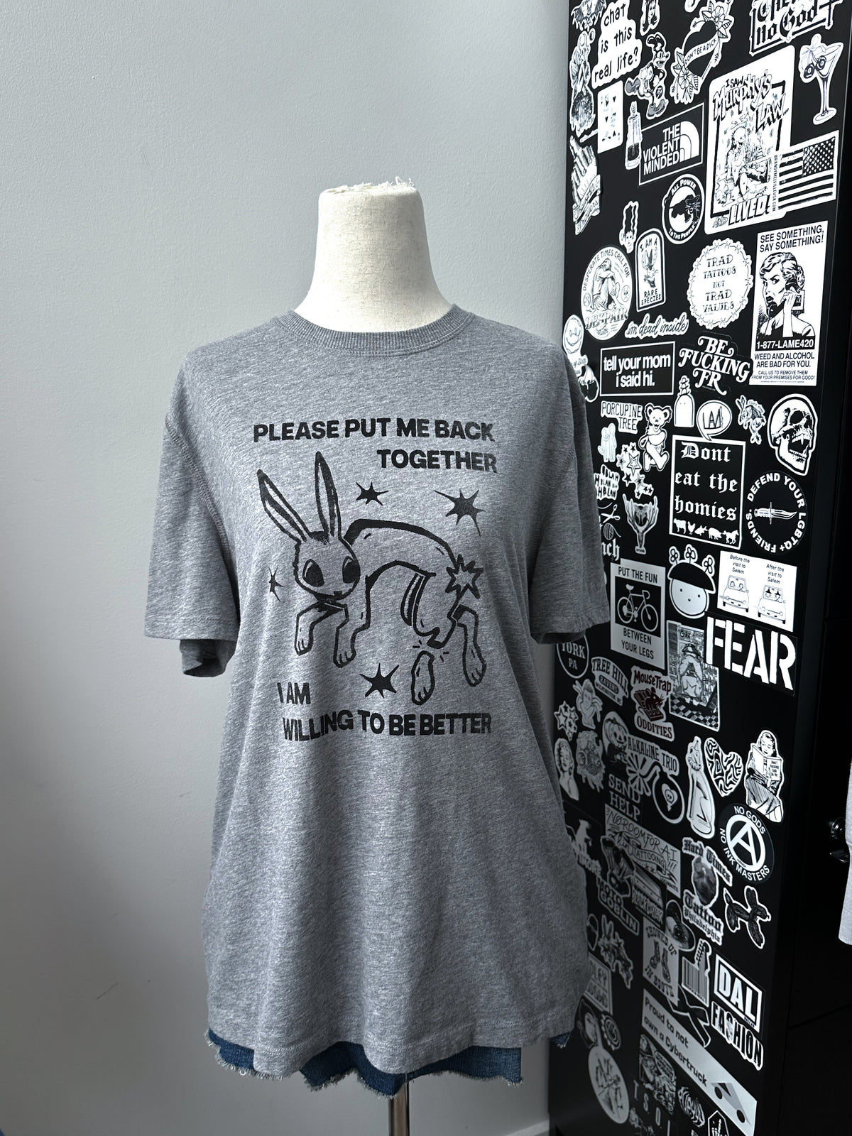 BROKEN BUNNY unisex tee - M