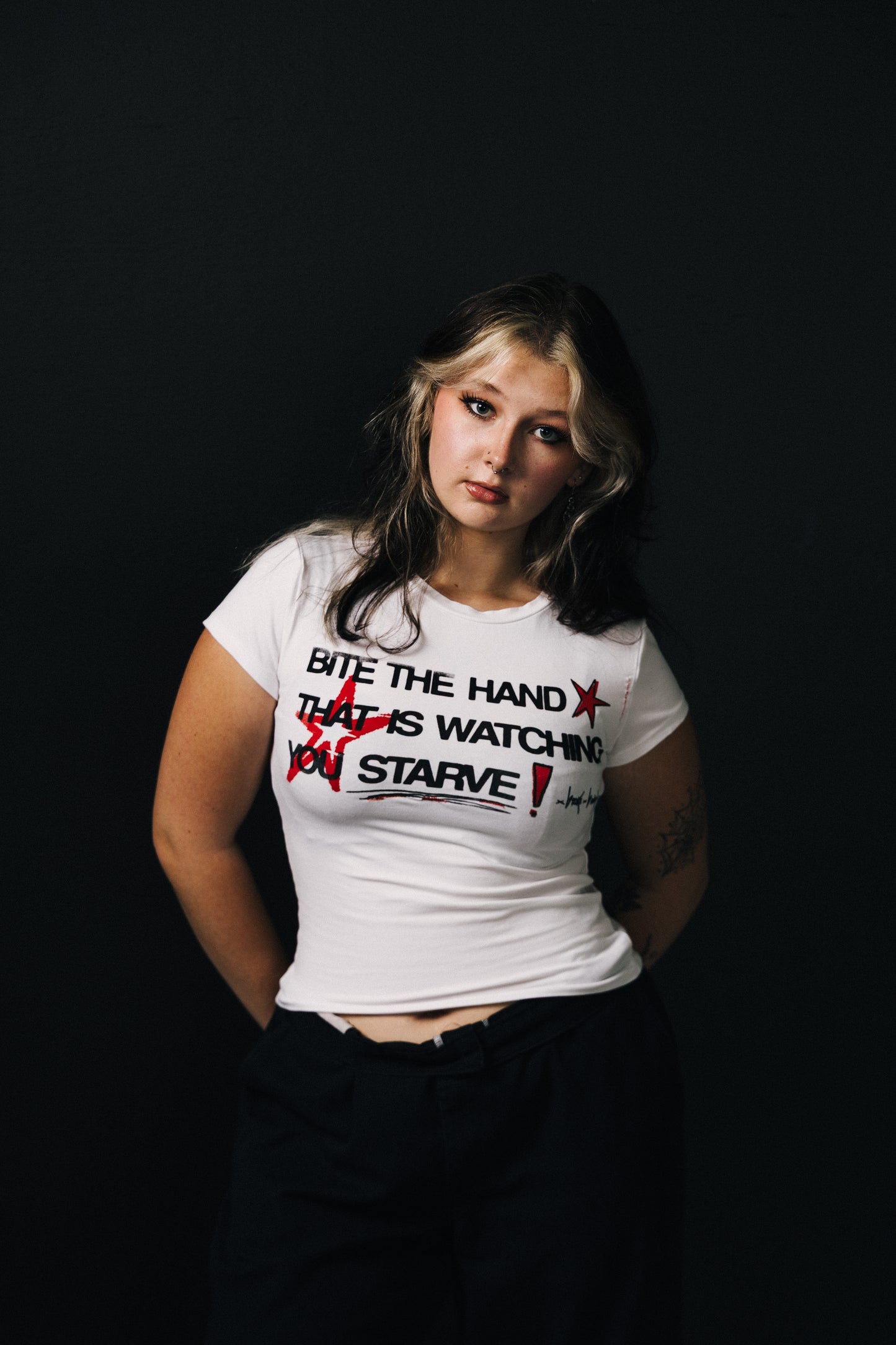 BITE THE HAND Tee - M
