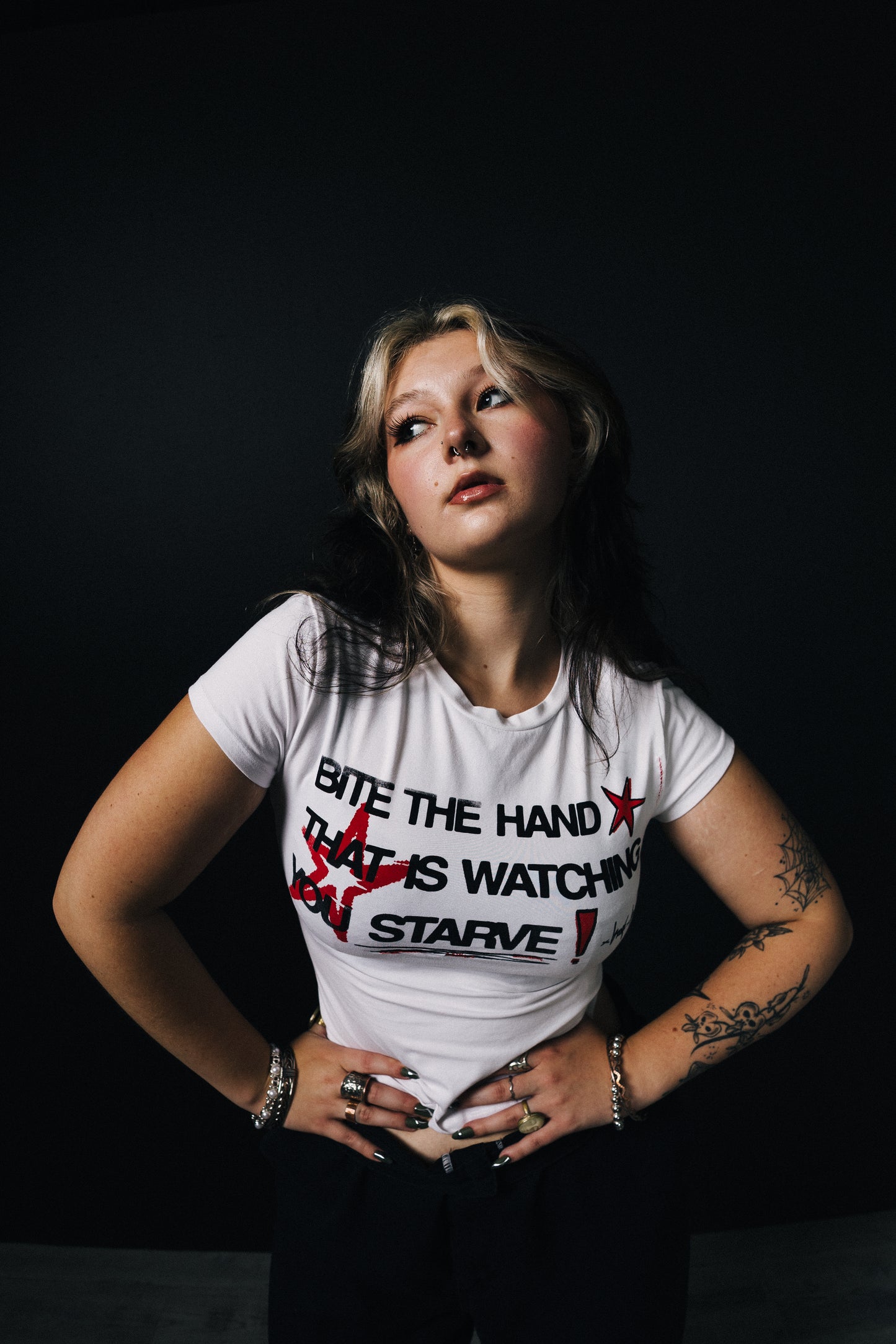 BITE THE HAND Tee - M