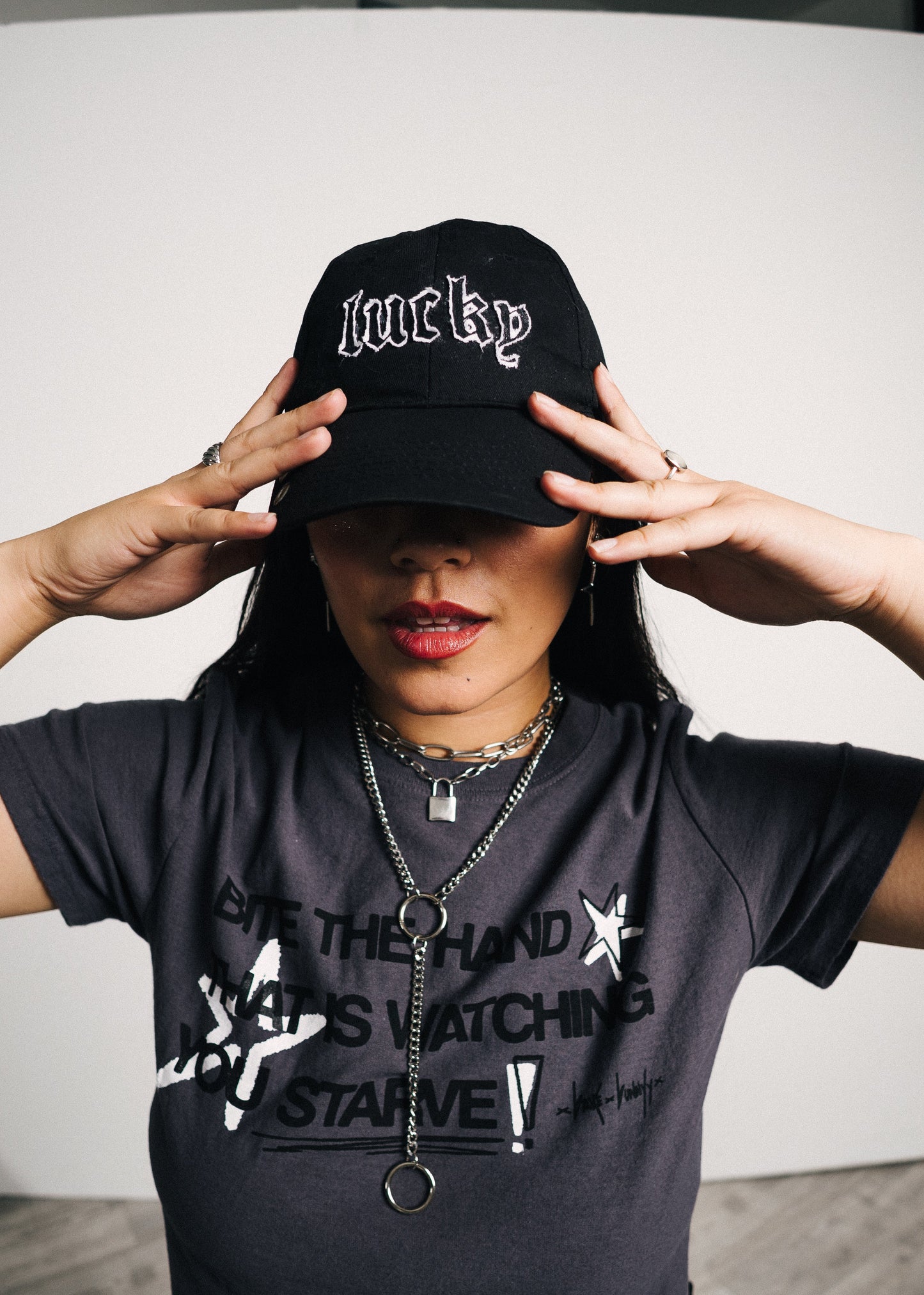 BITE THE HAND Tee - XL