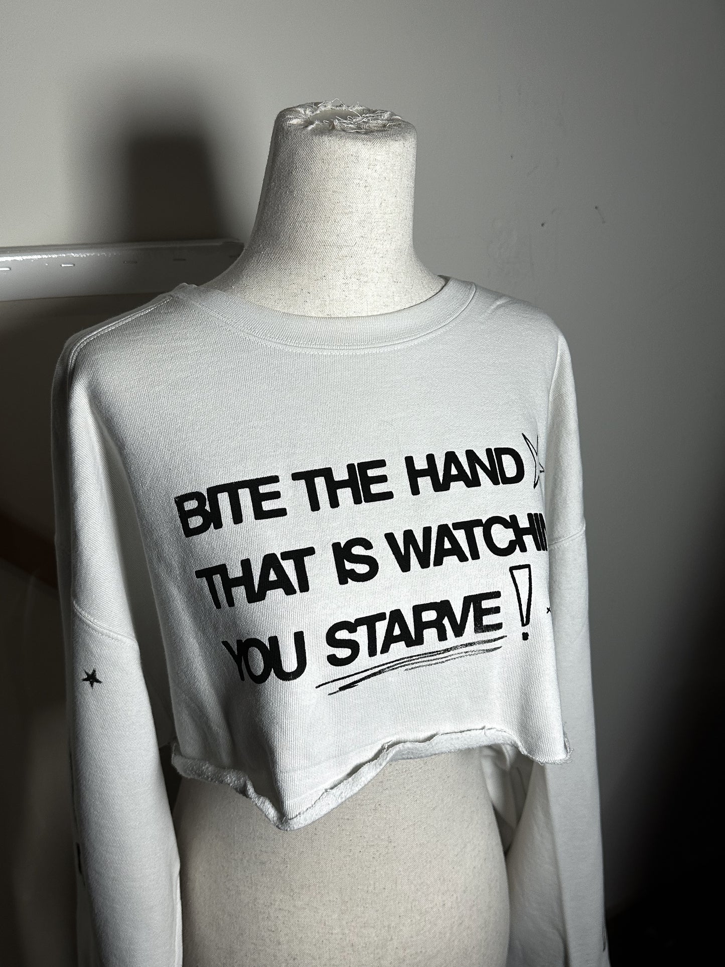 BITE THE HAND Cropped Crew - XL