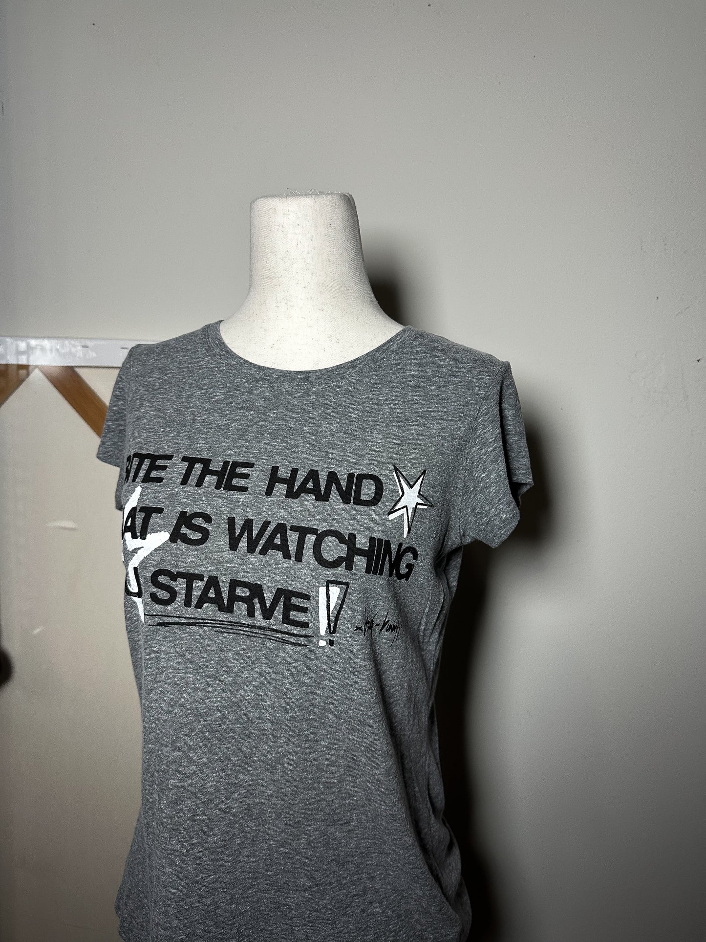 BITE THE HAND Tee - S