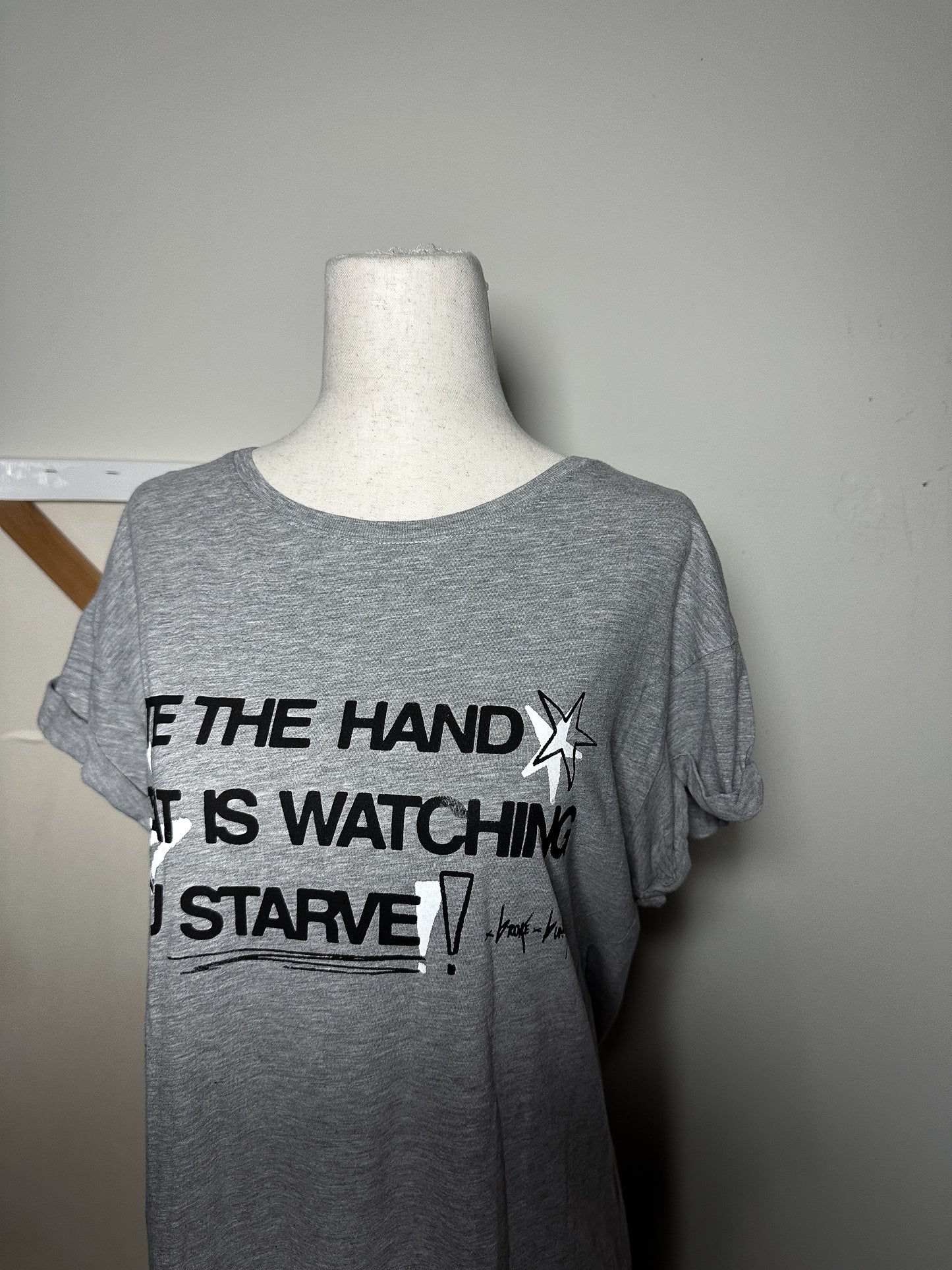 BITE THE HAND Tee - S