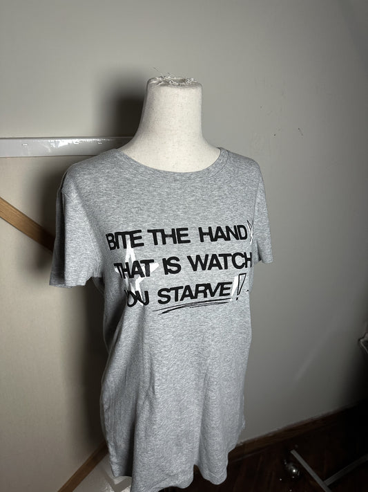 BITE THE HAND Tee - L