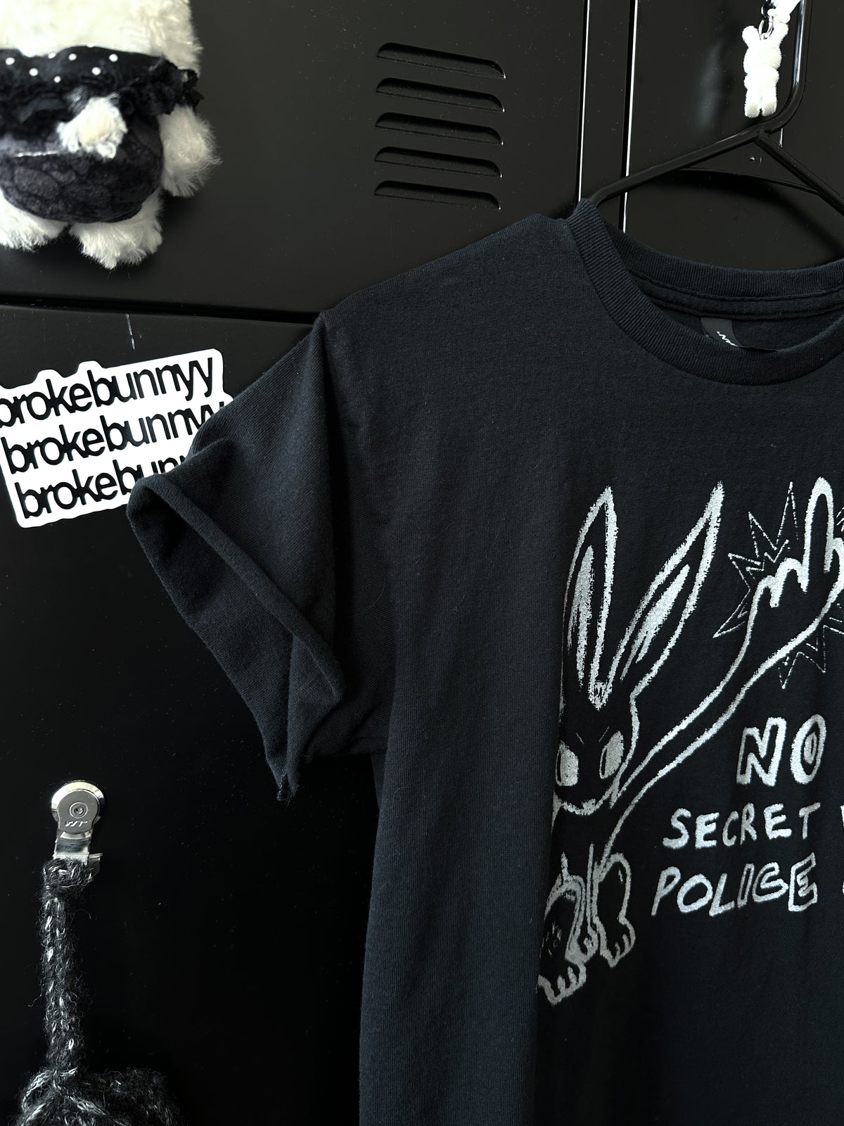 NO SECRET POLICE baby tee *