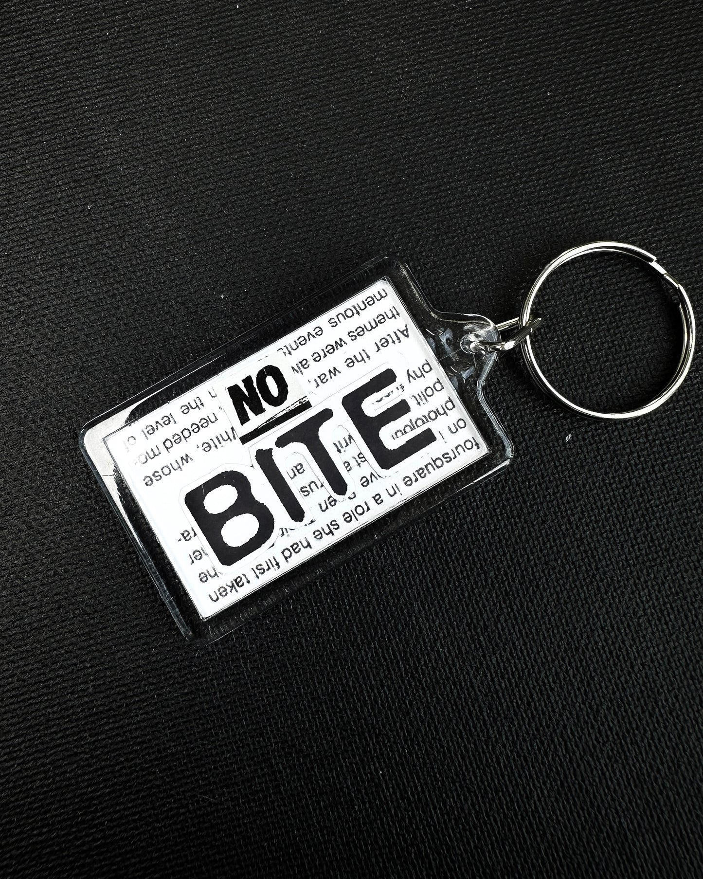 COLLAGE KEYCHAIN - random
