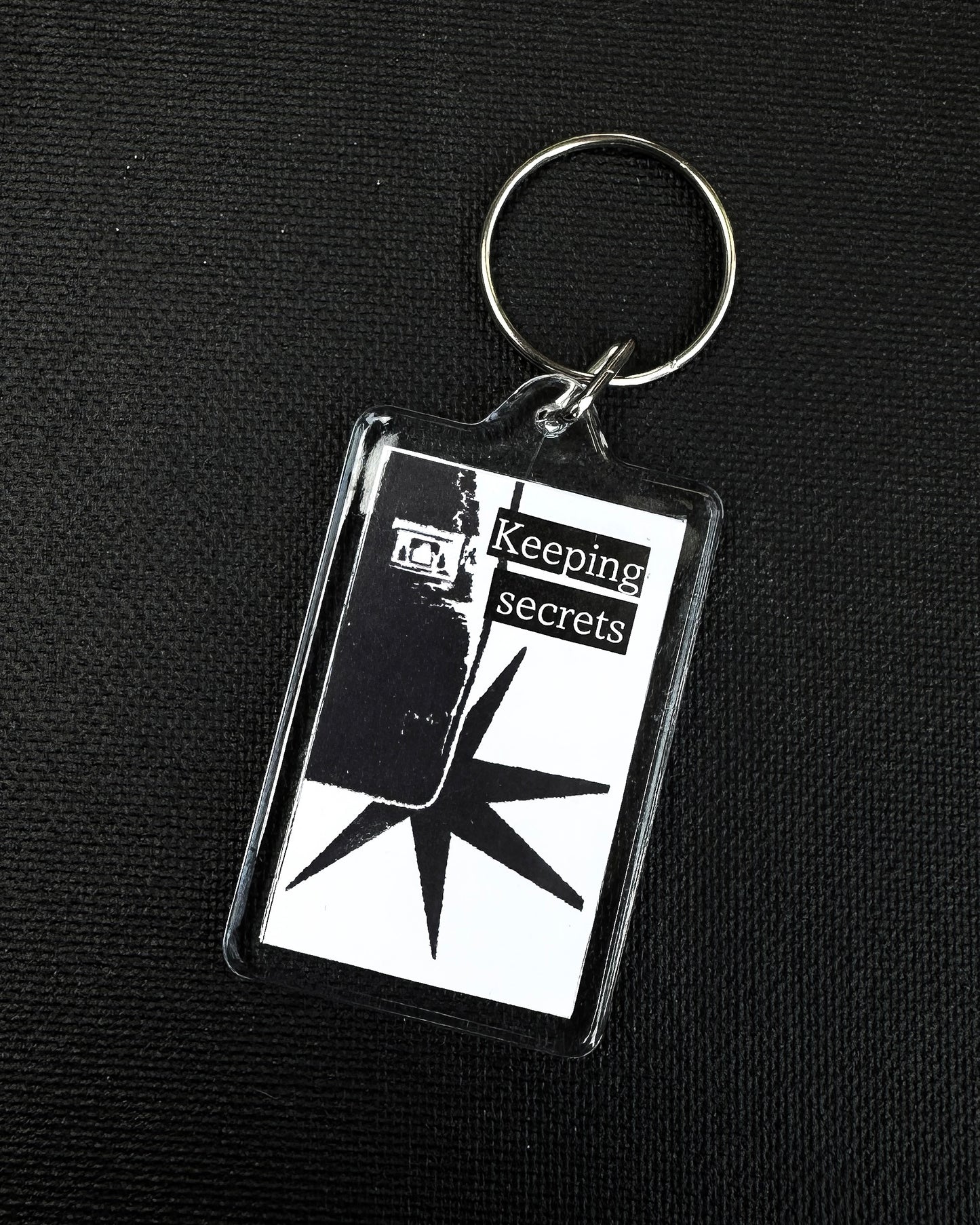 COLLAGE KEYCHAIN - random