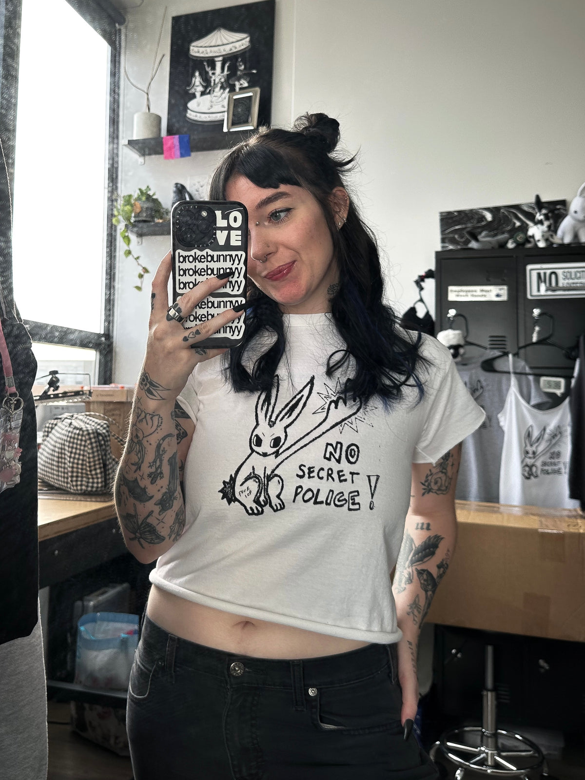 NO SECRET POLICE baby tee *