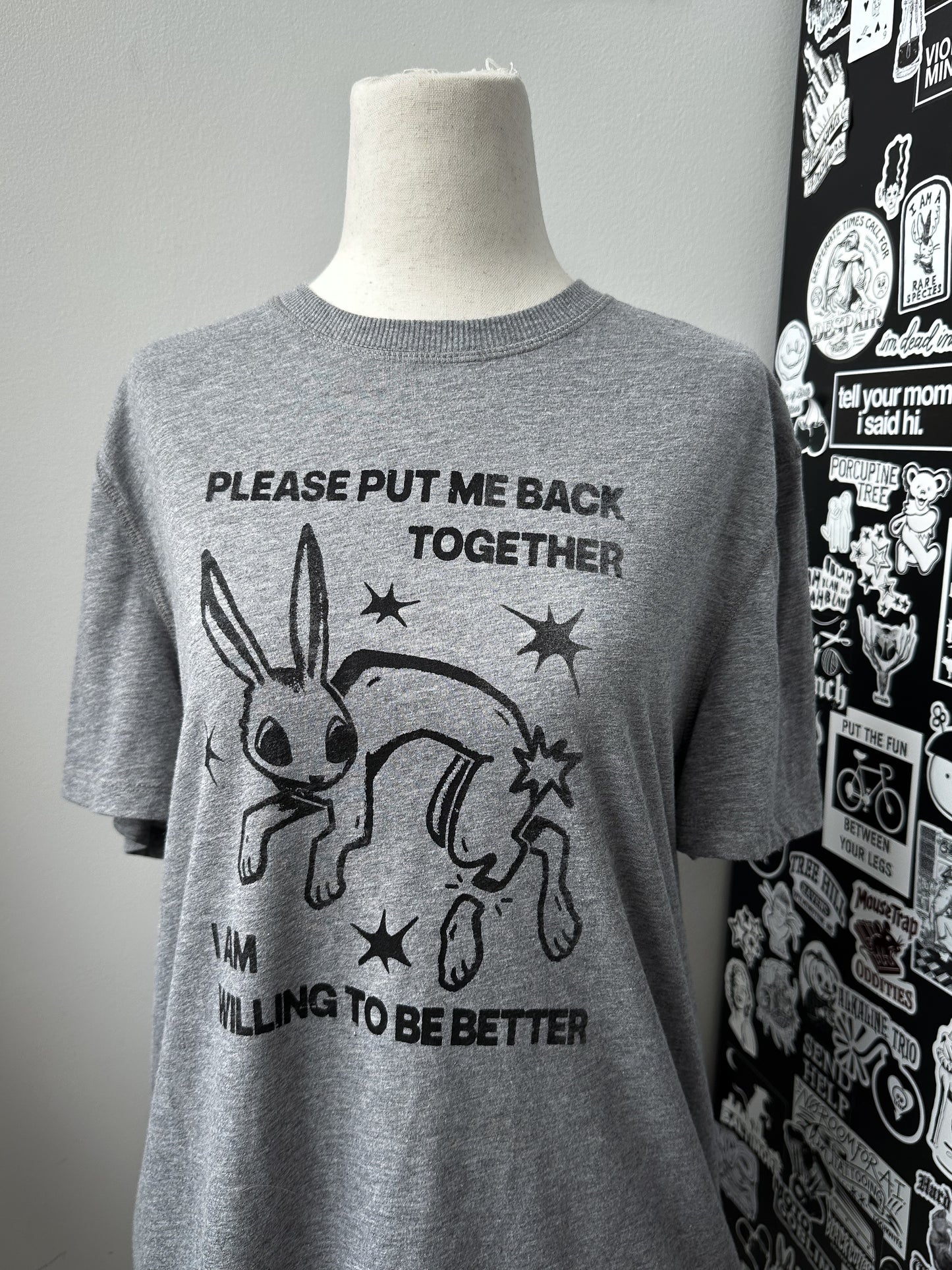 BROKEN BUNNY unisex tee - M